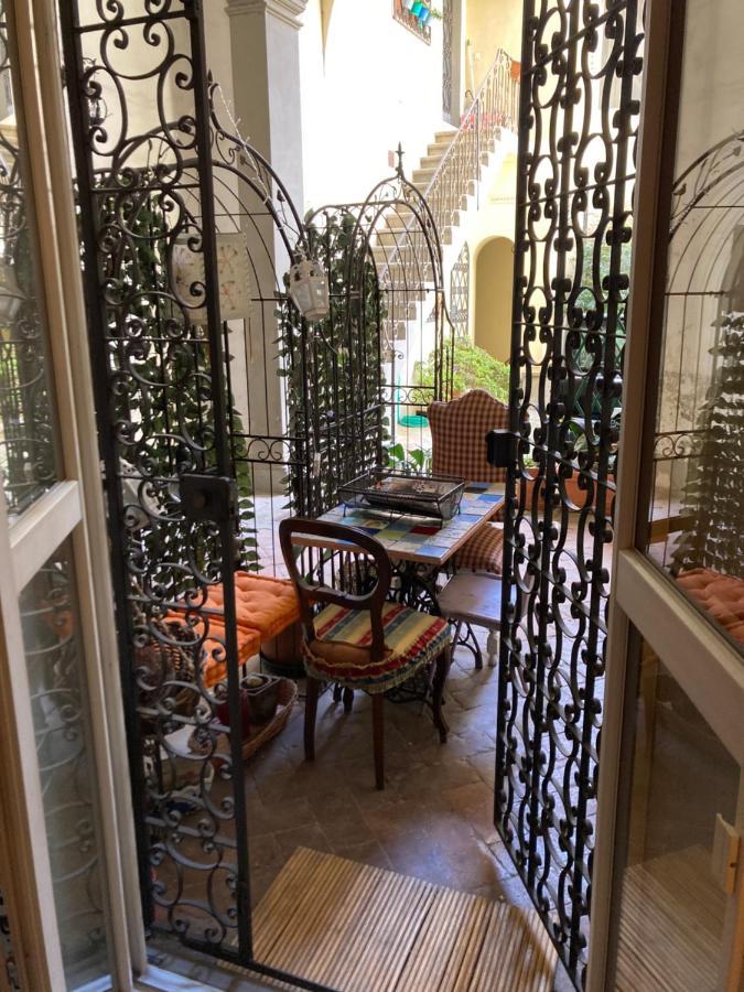 Hand Decorated House With Court Florence Ngoại thất bức ảnh